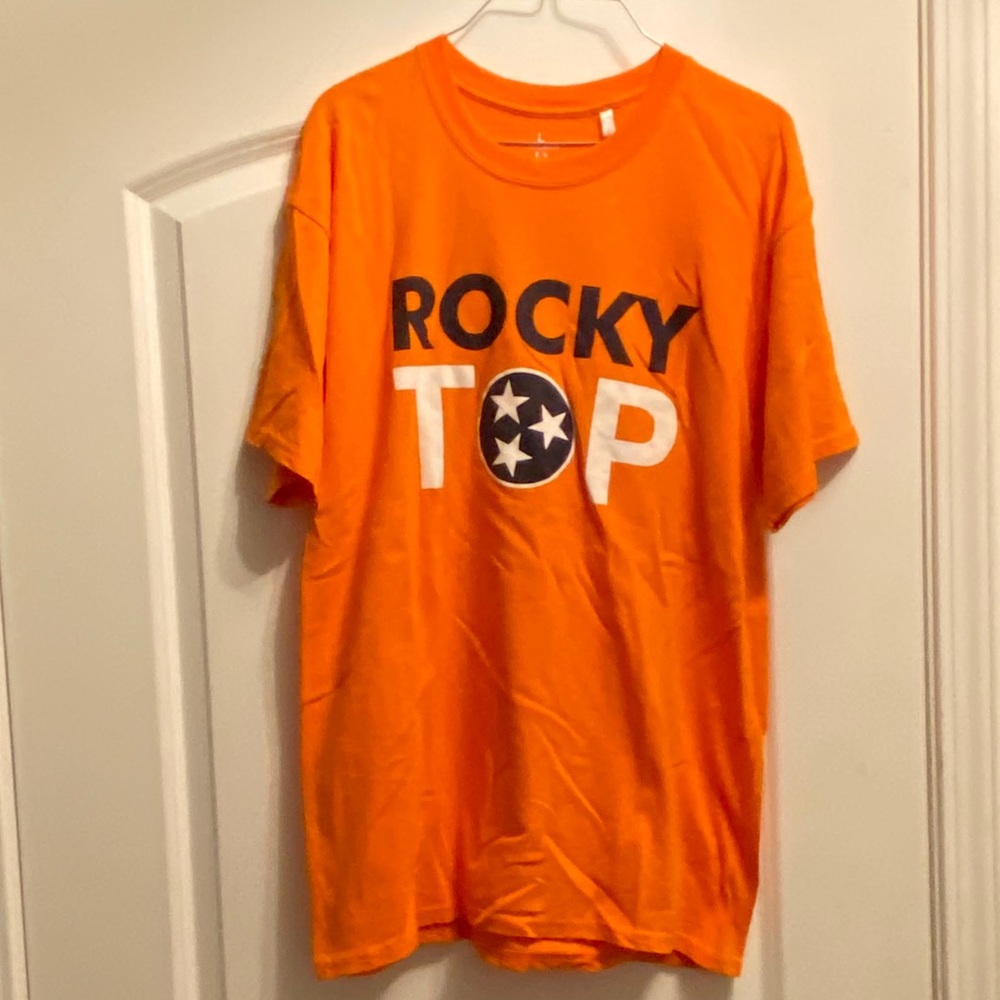 Men’s Tennessee shirt size large